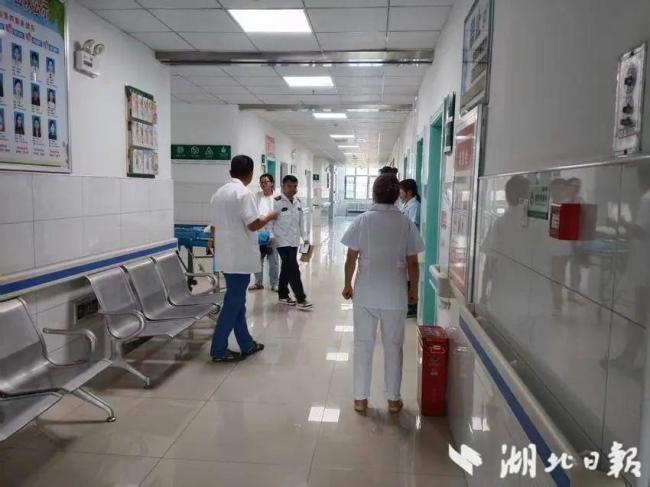 女子误把怀孕当腹胀就诊时突然临盆